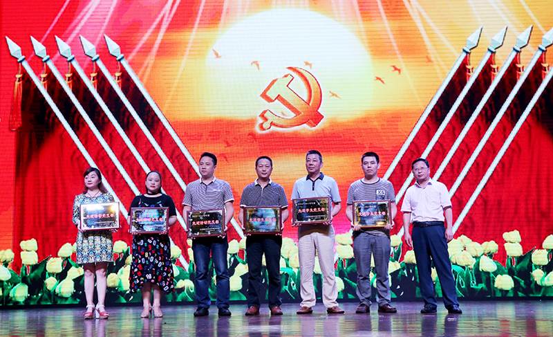 http://www.hunaneu.com/__local/1/06/06/DF60E908FA152CDB9481DC9B345_5F455476_E2BD4.jpg
