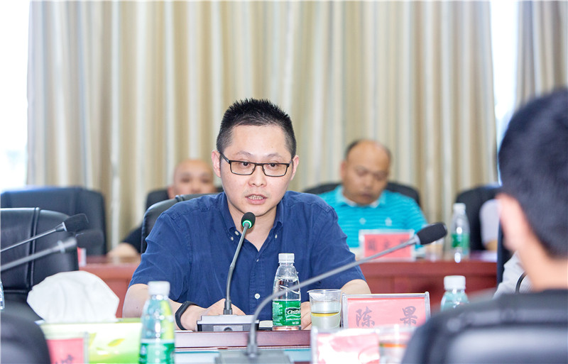 http://www.hunaneu.com/__local/F/68/F6/E73E1CC571150DD44E3435E2539_889E5000_1A883.jpg